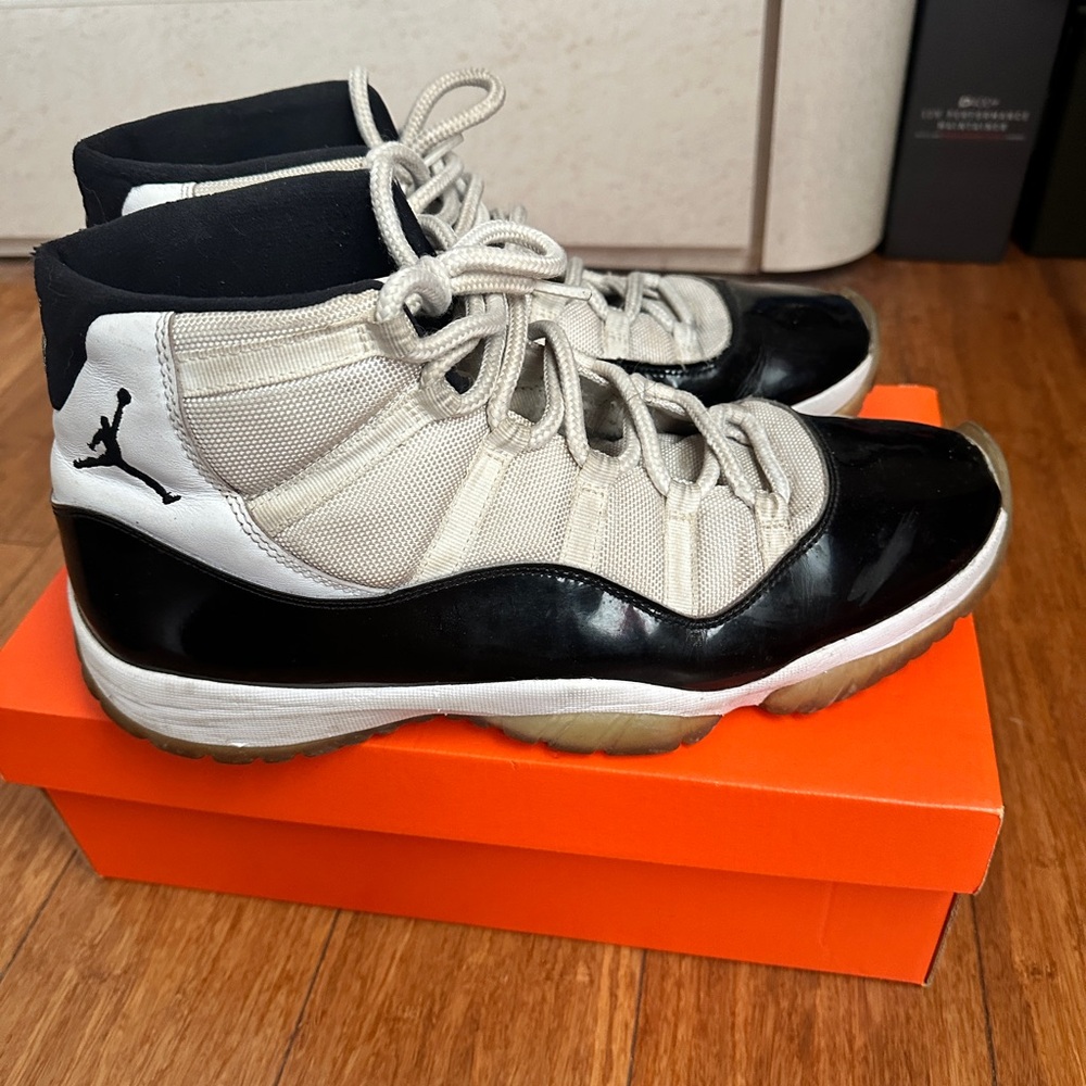 Nike Black and White Athletic Shoes